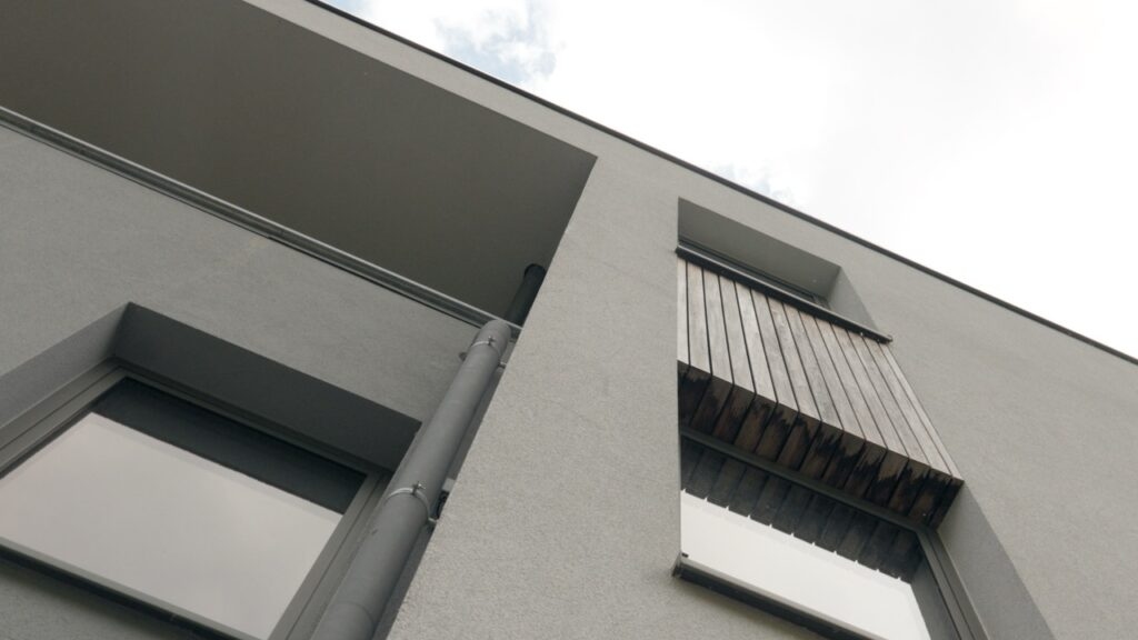 Ensemble immobilier de 12 Appartement, 2 habitations, Espace multifonction et Garages