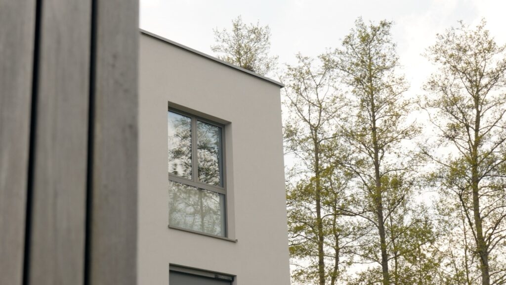 Ensemble immobilier de 12 Appartement, 2 habitations, Espace multifonction et Garages