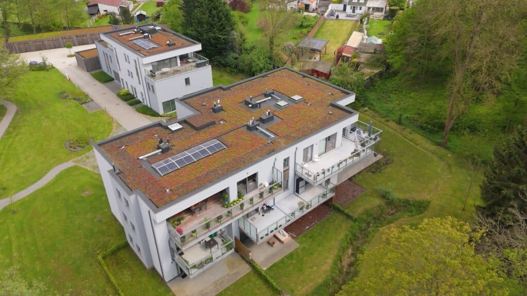 Ensemble immobilier de 12 Appartement, 2 habitations, Espace multifonction et Garages